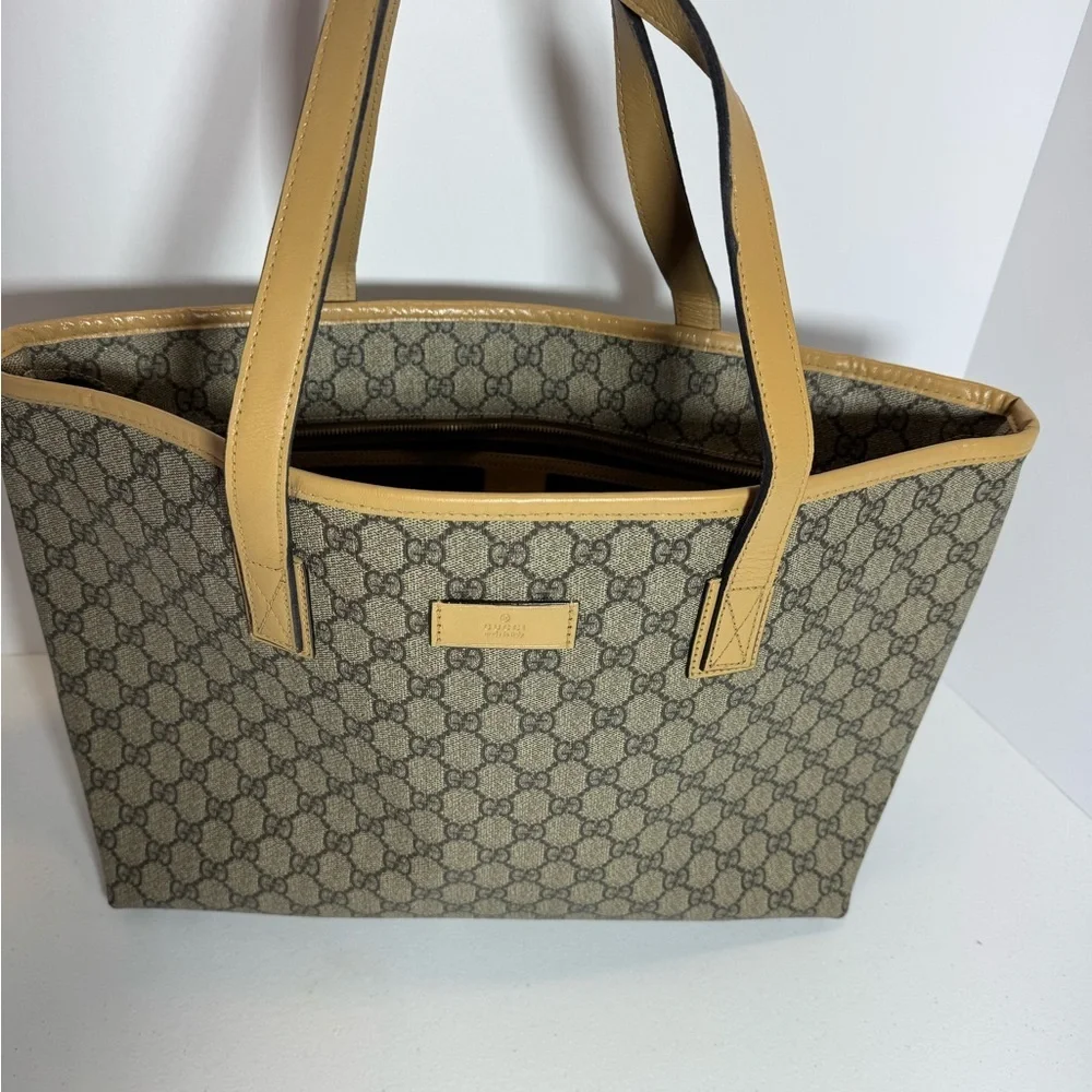 Gucci Tan and Brown Signature Tote - Picture 2 of 14